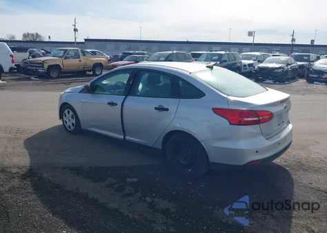 2016 Ford Focus S z USA, uszkodzony, nr VIN 1FADP3E22GL366081